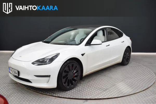 Tesla Model 3 Performance Dual Motor AWD # White on white, Led-valot, Adapt. vakkari, Kamera, Navi, Nahat, Sähköluukku, 2x renkaat #