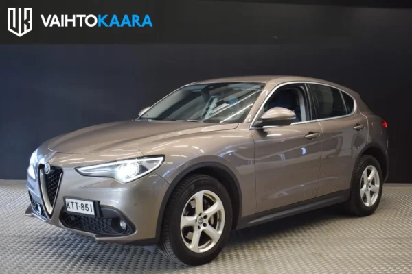 Alfa Romeo Stelvio 2,2 Diesel 210hp AT8 AWD Super # Webasto, Vetokoukku, Muistipenkki, Sähkötakaluukku, Xenonit, Peruutuskamera #