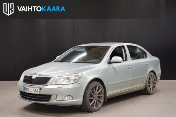 Skoda Octavia 1,8 TSI Elegance DSG Autom. # Suomi-auto, Lohkolämmitin + sisäpistoke, Vetokoukku, Vakkari, 2x renkaat ja vanteet #